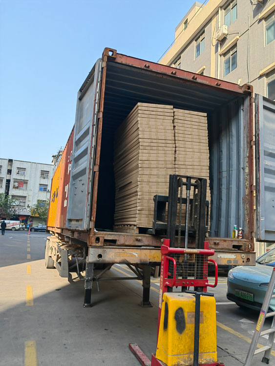 SINST спринтува на крајот на годината, а голем број пратки помагаат во последната битка на компанијата
